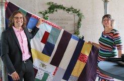 Moritz Hardt and Sonja Krainhöfner unveil the cornerstone.